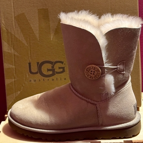 Authentic UGG Bailey Button Size 6 Sand Sheepskin Boots Winter Streetwear Y2K - Picture 9 of 16